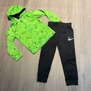 NWT Nike jogger set